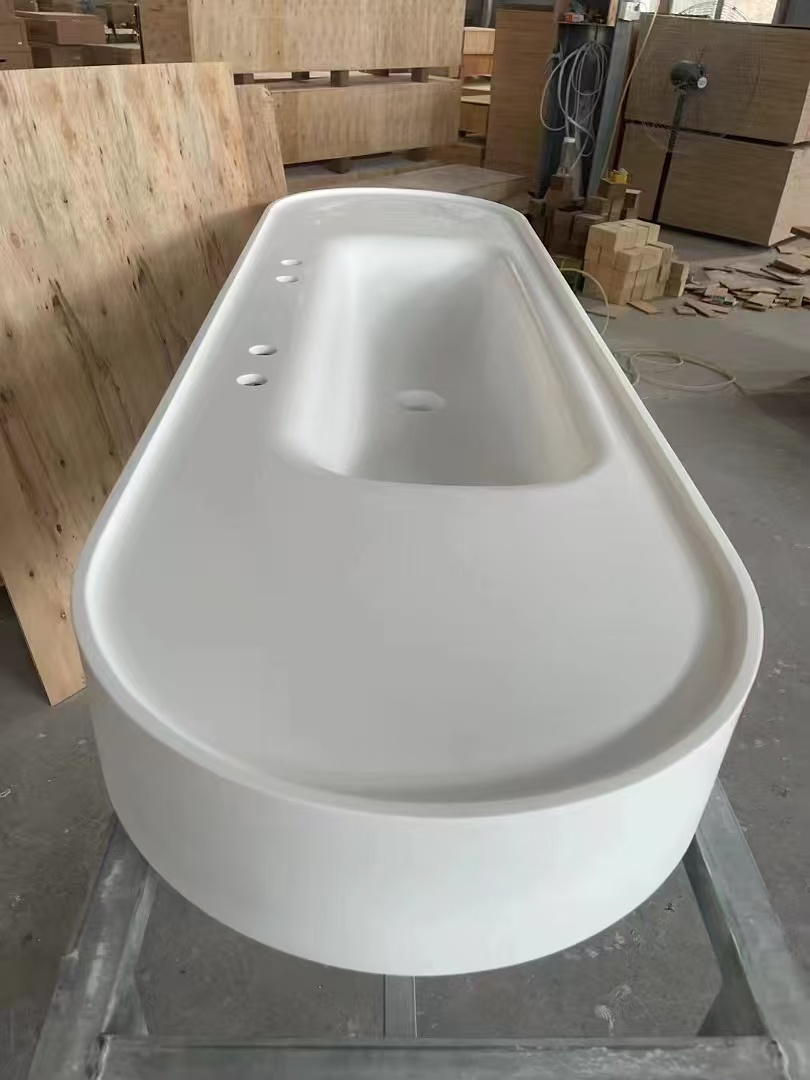Chậu rửa bằng đá nhân tạo có lớp gelcoat, được sản xuất với sự hướng dẫn của SIHE.