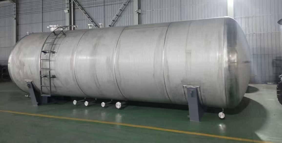 Bồn chứa công nghiệp FRP minh họa hướng ứng dụng chống ăn mòn