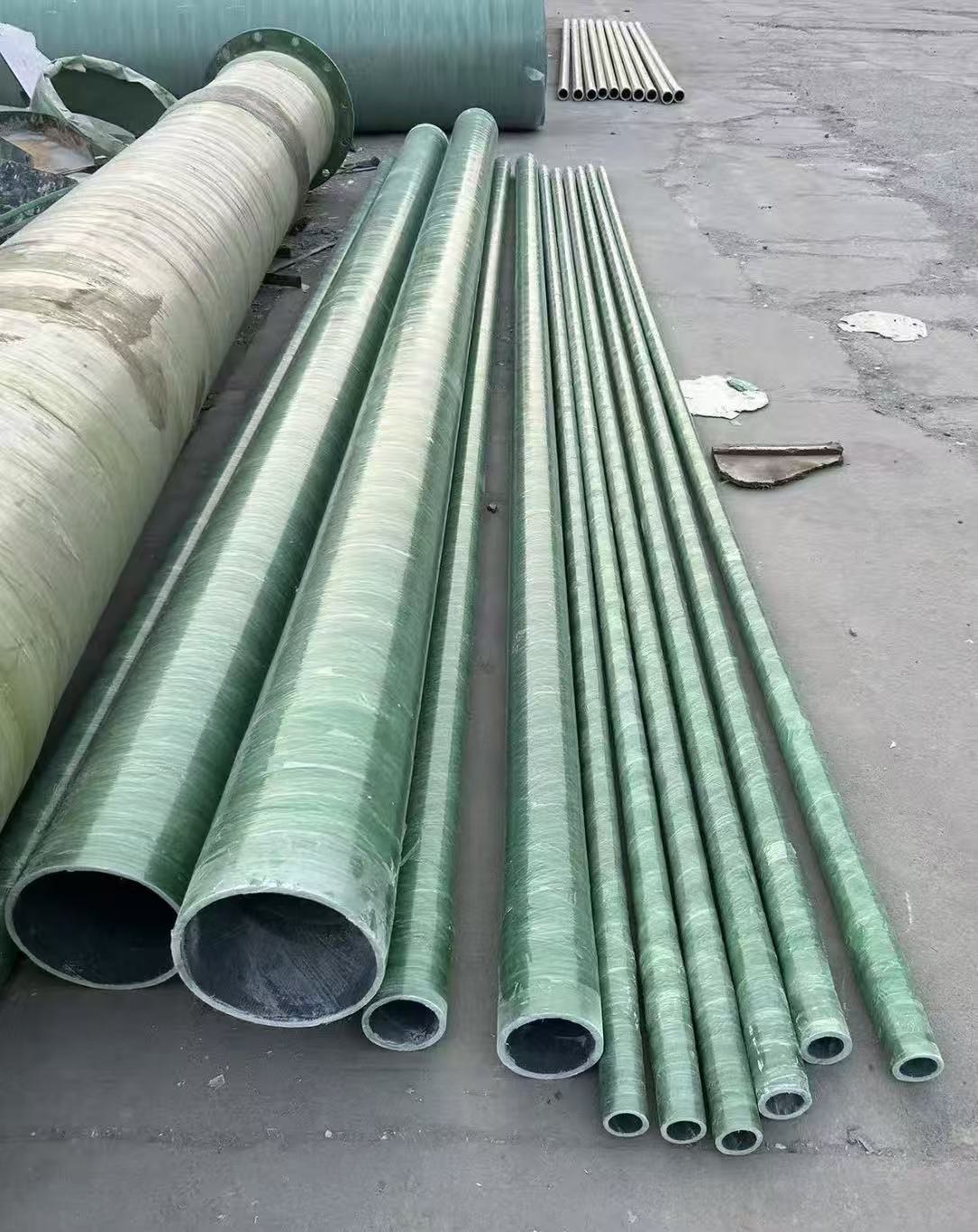Các đoạn ống công nghiệp FRP minh họa thành phẩm điển hình
